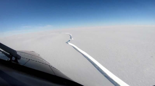 antarktikadan-buyuk-bir-buzul-catlayarak-kopma-noktasina-geldi1