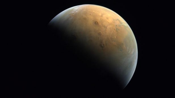 baenin-mars-misyonu-emelin-kizil-gezegene-ait-ilk-goruntuleri-dunyaya-ulasti1