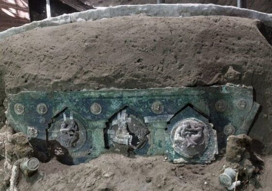 pompeii-arkeologlar-toren-arabasi-kesfini-acikladi